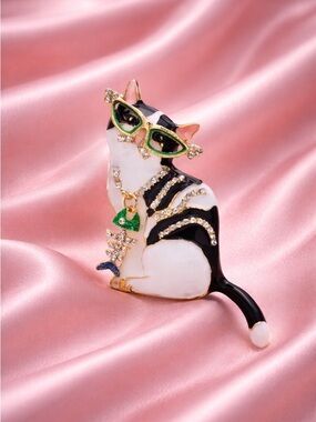 Stylish Cat Fishbone Glam Sunglasses Brooch – Trendy Fashion Statement